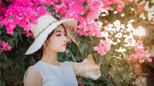 美女直播打扑克软件无限连招，巅峰指尖操作！