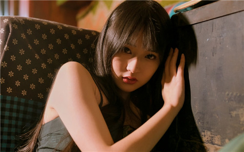 最近2019中文字幕在线看最新上线的美女打扑克直播,畅享超清影视盛宴！