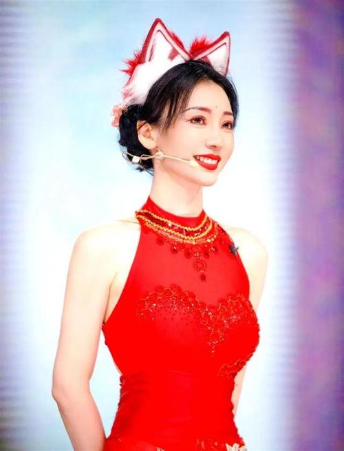 柳岩舞娘造型解析:从电影到综艺的蜕变之路,揭秘幕后故事 柳岩舞娘造型解析:从电影到综艺的蜕变之路,揭秘幕后故事