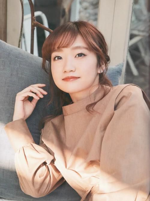 伏见彩香：揭秘日本声优行业新星的成长之路与作品影响力分析