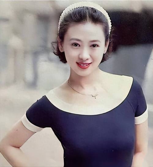 翁虹挡不住的风情经典角色解析:90年代港风造型与女性形象深度解读 翁虹挡不住的风情经典角色解析:90年代港风造型与女性形象深度解读