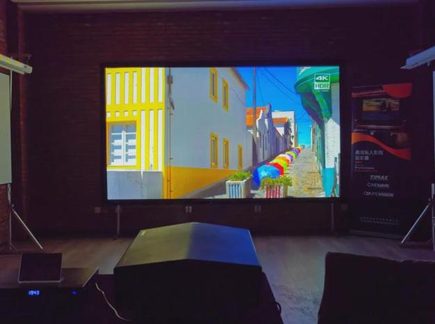 新视觉影院P7深度评测:家庭观影体验升级与4K HDR技术解析 新视觉影院P7深度评测:家庭观影体验升级与4K HDR技术解析